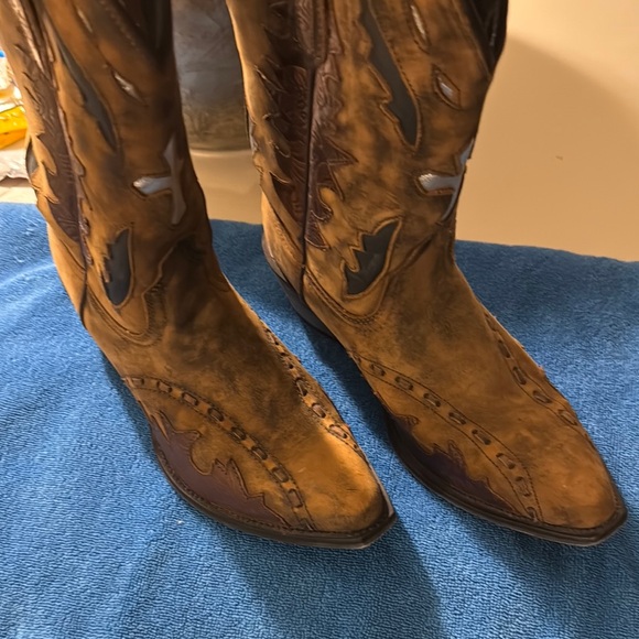 Dan post girls size 4 1/2 years youth, leather uppers cowboy boots